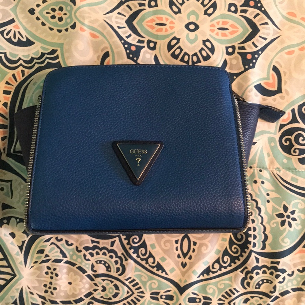 GUESS crossbody handbag with adjustable strap
